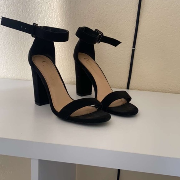 Women’s clothing sizes s and m shoes fro. 6.5 to 8 - Picture 1 of 15